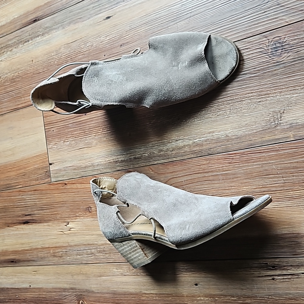 Lucky Brand Taupe Suede Peep-Toe Cutout Ankle Booties - Picture 1 of 6